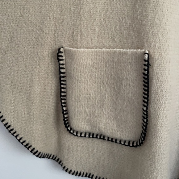 Poncho - Picture 3 of 4